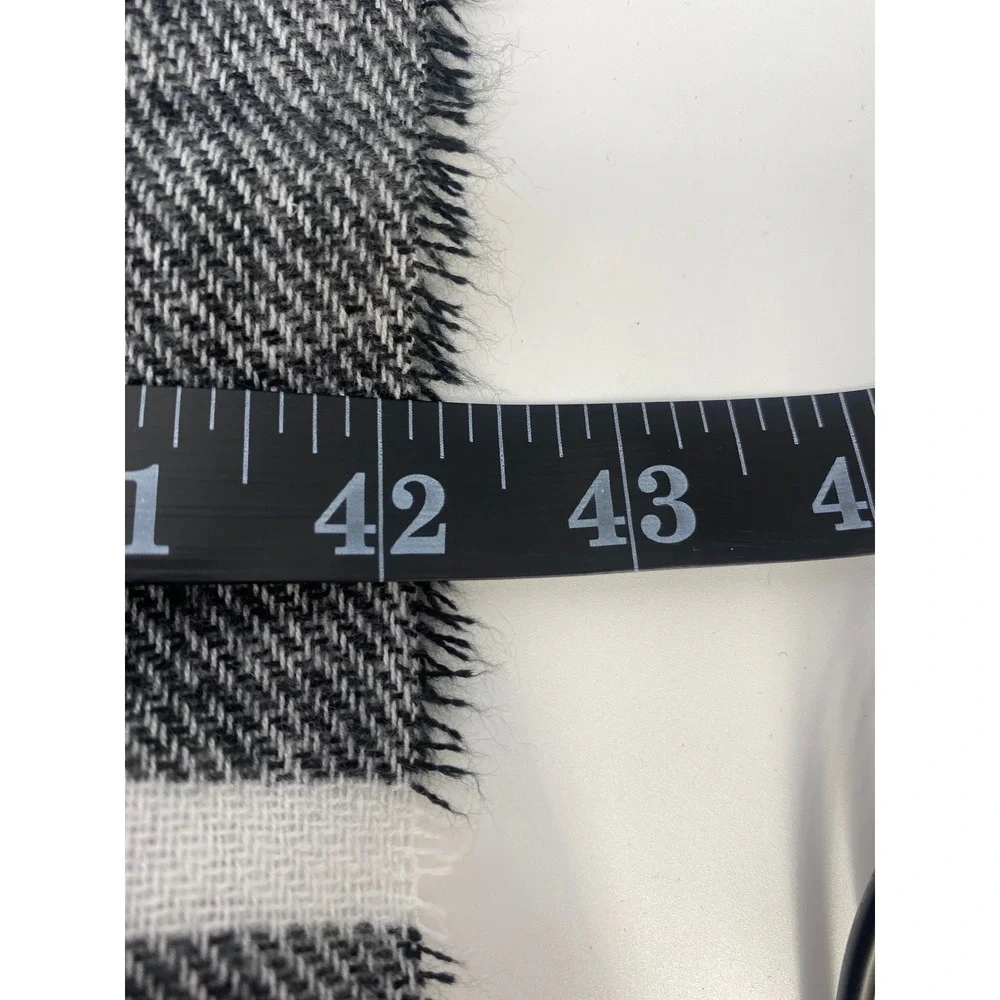 Aerosoles Poncho Wrap OS Black White Buffalo Plaid Fringe Excellent